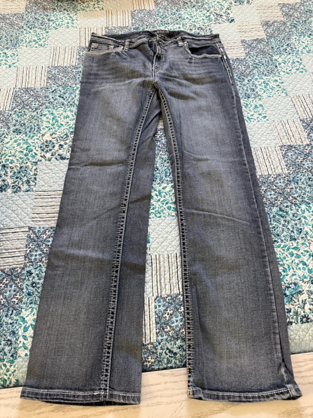 Shyanne Women's Straight-Leg Jeans in Dark Gray Blue Wash